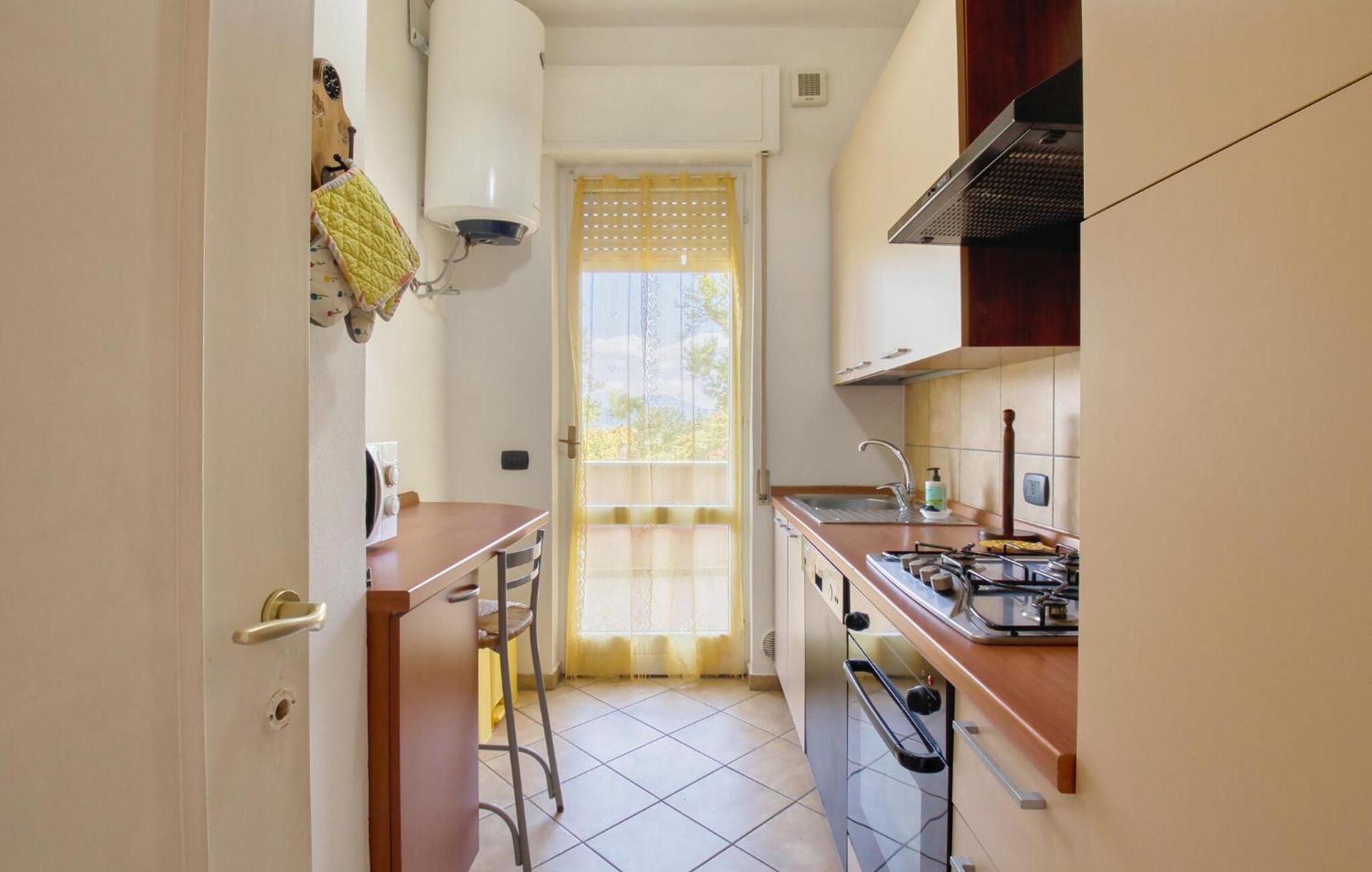 2 Bedroom Beautiful In Apartment Stresa