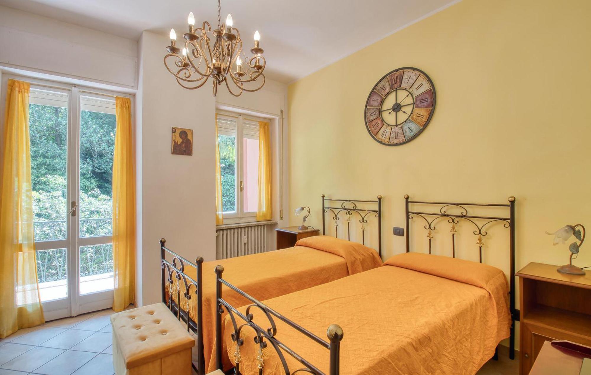 2 Bedroom Beautiful In Apartment Stresa