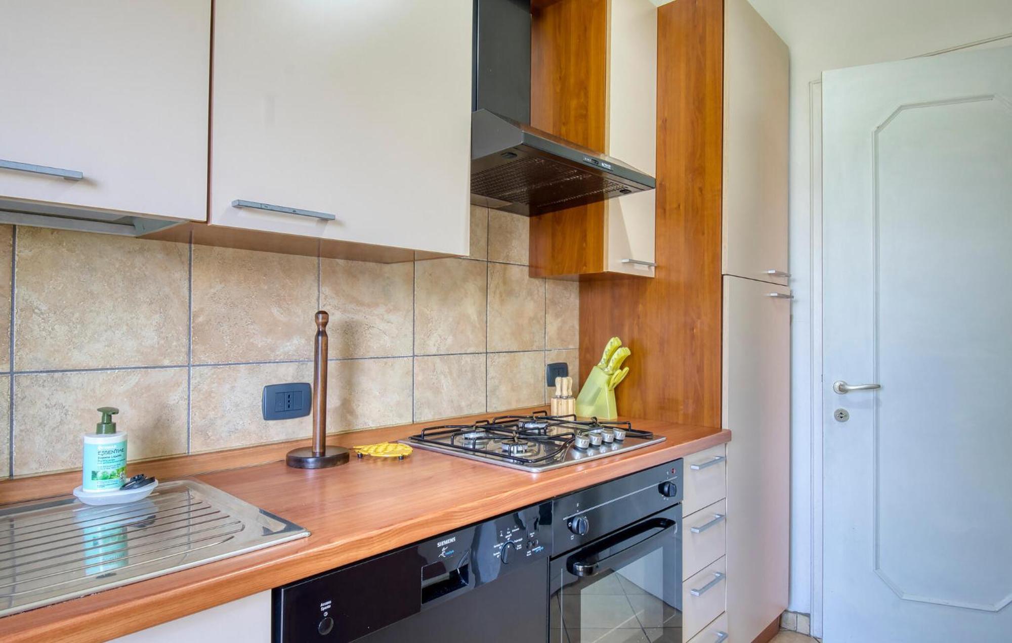 2 Bedroom Beautiful In Stresa