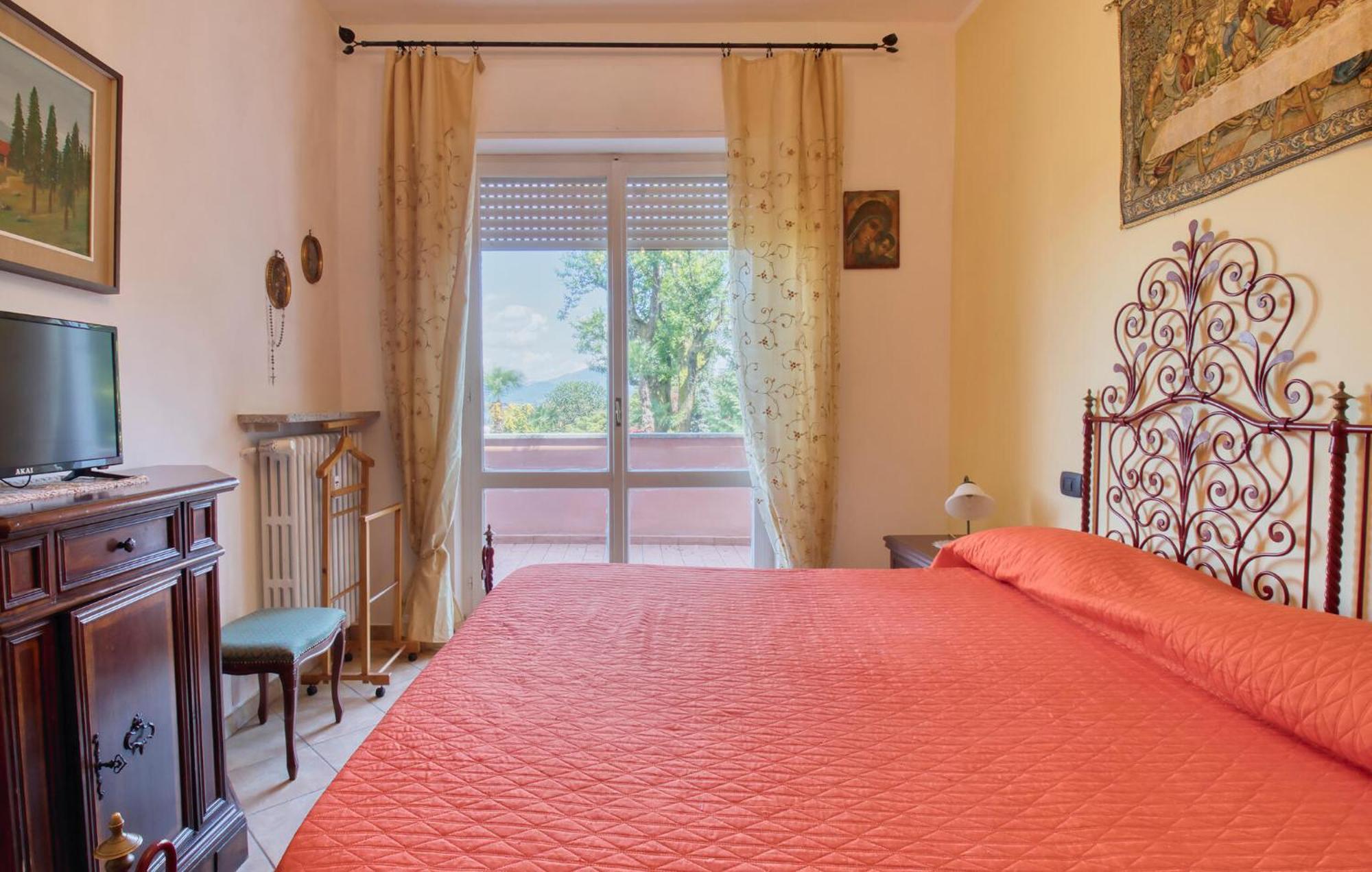 2 Bedroom Beautiful In Apartment Stresa