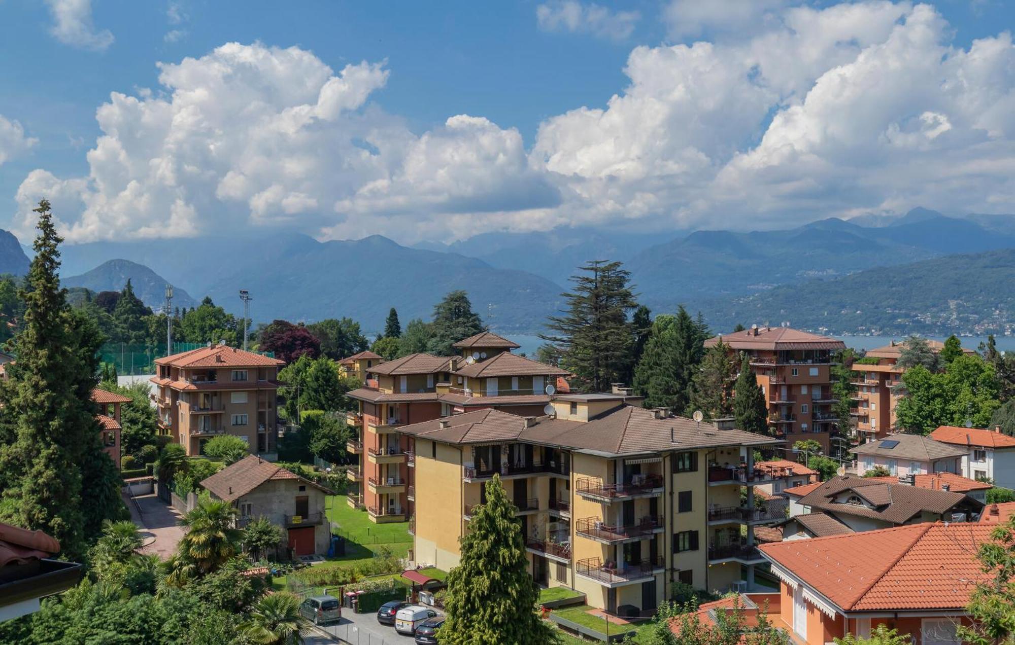 2 Bedroom Beautiful In Apartment *