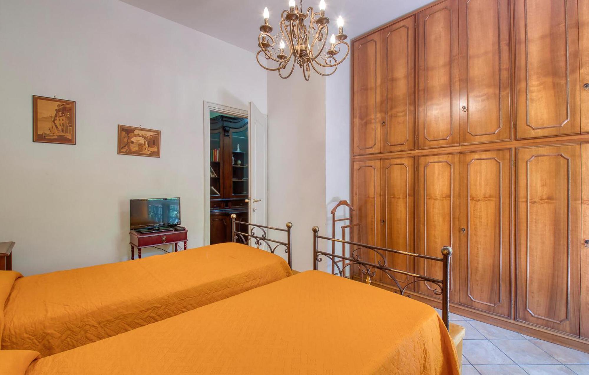 2 Bedroom Beautiful In Apartment Stresa